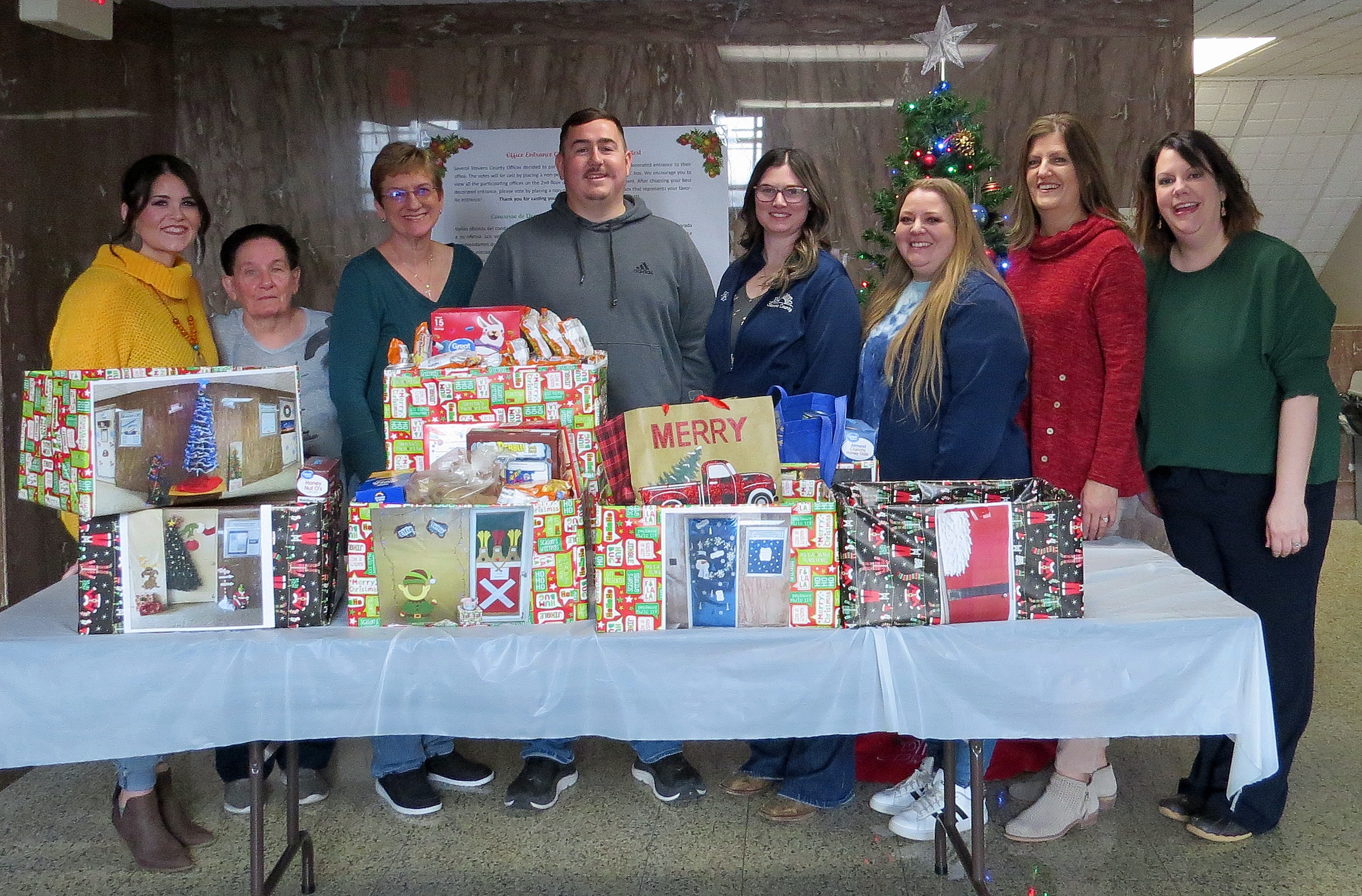 Stevens County Courthouse collects food Project Hope