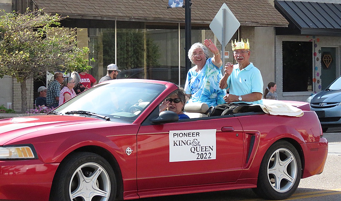 fair king and queen in parade